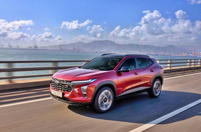 주행 중인 쉐보레 트랙스 크로스오버. 출처=쉐보레