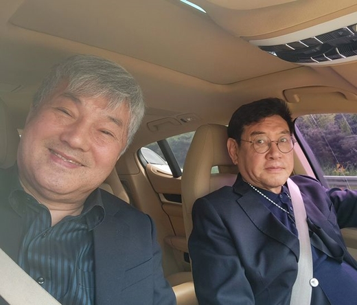 Actor Cho Hyeong-gi, 64, has been spotted recently.Actor Han Ji-Il, 75, recently shared a photo with Cho Hyeong-gi to the public and wrote, Lets ride a luxury car and diverge from Konkuk University.Han Ji-Il said, Movie actor. Talent Cho Hyeong-gi SE. Cho Hyeong-gi SE I met in a long time. Brother, I do not want to walk, but Ill take you home.At the end of the day, I arrived at the house comfortably. Thank you. The photo was taken inside the car, with Cho Hyeong-gi in the drivers seat and Han Ji-Il in the passenger seat.It appears to be a luxury The Red Car brand P car when illuminated by the logo on the steering wheel in front of Cho Hyeong-gi.On the other hand, Cho Hyeong-gi has left the broadcasting company after the drunk driving incident that was caused in 1991 was re-announced in the 2000s.When comedian Lee Kyung-kyu (62) appeared in the 800th episode of MBCs Radio Star in January, Cho Hyeong-gis face was mosaicked on Lee Kyung-kyus past broadcast data screen, drawing public attention.