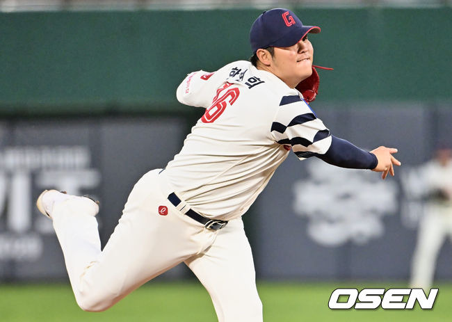 [OSEN=부산, 이석우 기자]롯데 자이언츠 선발 투수 한현희가 역투하고 있다. 2023.04.19 / foto0307@osen.co.kr