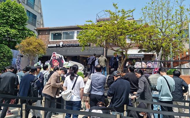 행사장을 입장 대기 행렬.