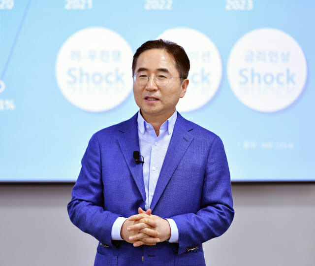 장덕현 삼성전기 사장이 26일 경기 수원사업장에서 열린 '상생협력의 날'에서 인사말을 하고 있다.(사진=삼성전기)