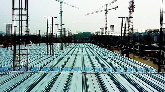 GS아파트 주차장에 설치된 캡데크(CAP DECK). (주)제일테크노스 제공