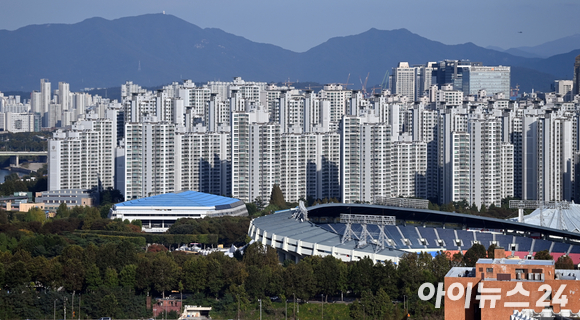 '따뜻한 아이스아메리카노' 논란 부른 부동산규제