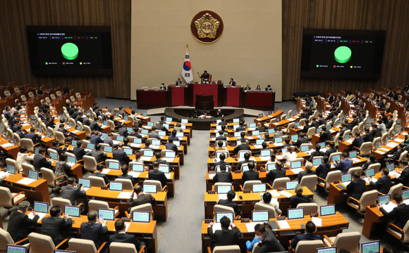 27일 오후 서울 여의도 국회 본회의장에서 제405회 국회(임시회) 제5차 본회의가 열리고 있다. [사진=뉴시스]