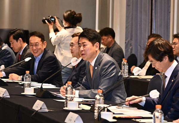 전봉민 국민의힘 부산시당위원장 직무대행이 인사말을 하는 모습.   김정록 기자