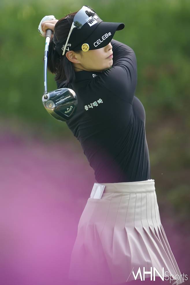박결이 27일 열린 크리스F&C KLPGA 챔피언십 1라운드에서 샷을 하고 있다.(사진=양주, 박태성 기자)