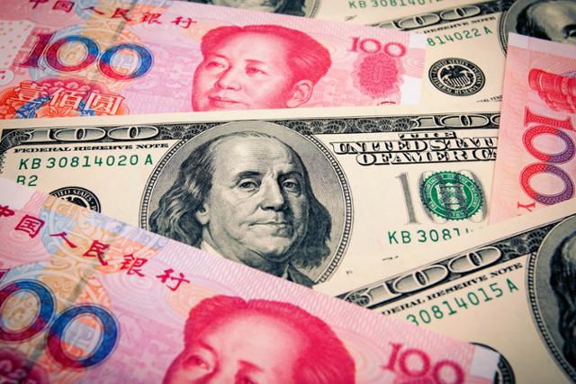 중국 위안화와 미국 달러. 게티이미지뱅크