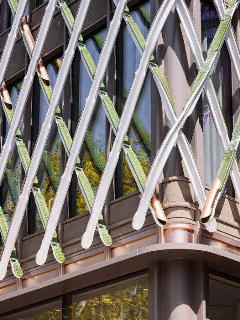 외벽 사선 커튼월에 부착된 초록색 세라믹 패널은 한국의 청자 도자기에서 영감을 받았다. [사진 반클리프 아펠]