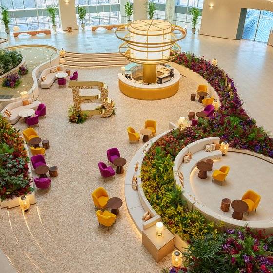 불가리가 제주에 연 팝업 카페의 모습. 파르나스 호텔 제주의 1층 중앙 로비 라운지에 둥지를 틀었다. 사진 불가리, 파르나스 호텔 제주