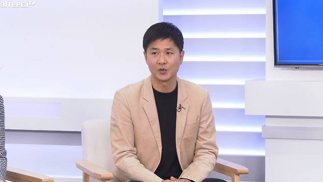 지난 2월 진행된 2022년 4분기 실적 발표를 겸한 라이브 방송을 하고 있는 정찬용 아프리카TV 대표. [아프리카TV 홈페이지 갈무리]