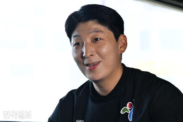 여자프로축구 서울시청의 박은선이 19일 서울 은평구의 한 트레이닝센터에서 한국일보와 인터뷰를 진행하고 있다. 최주연 기자