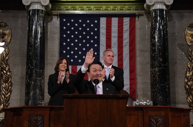 기대를 걸었던 한미정상회담에서 미국 인플레이션감축법(IRA)과 반도체과학법이 우리나라 기업들에 가하는 차별과 규제를 해소하거나 완화하지 못했다.[사진=뉴시스]