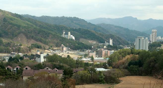 양구두미재에서 바라면 평창군 봉평면 무이리 [촬영 이재현]