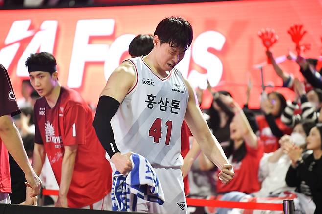 29일 승리가 확실시되자 기뻐하는 오세근 [KBL 제공. 재판매 및 DB 금지]