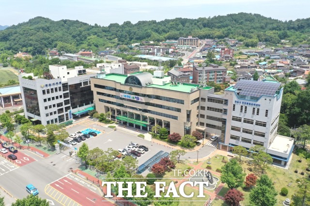 정읍시 관계자는 “여성농업인 생생카드가 여성농업인의 여유로운 문화 활동에 도움이 되기를 바란다”며 “앞으로도 여성농업인의 삶의 질 향상을 위한 복지정책을 지속적으로 발굴해나가겠다”고 밝혔다. / 정읍시