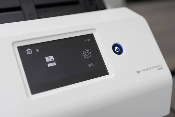 이미지 포뮬러 R50의 LCD 터치 패널.(사진=캐논코리아)