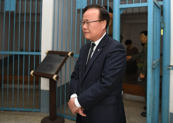 김재원 국민의힘 최고위원이 지난달 14일 오후 광주 서구 5·18 자유공원 내 상무대 영창을 둘러보고 있다. 뉴시스