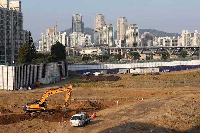 청담삼익아파트 2021년 터다지기 공사 모습.
