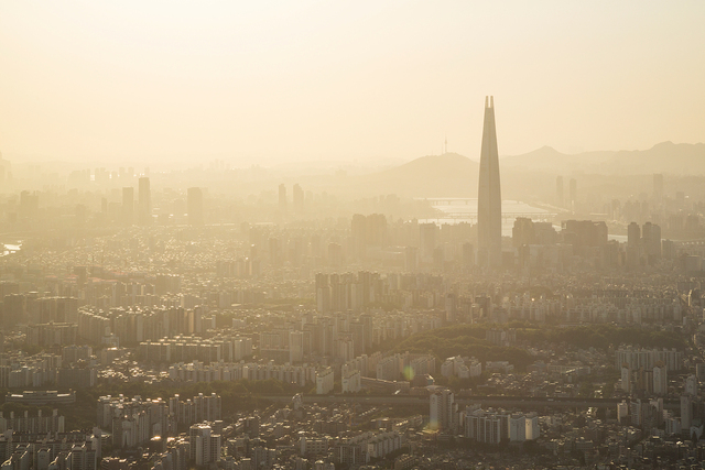 미세먼지 등 대기오염에 노출되면 부정맥 발생 위험이 커지는 것으로 드러났다.