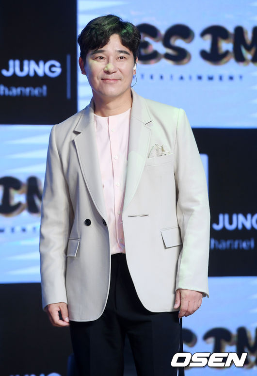 A 30-year-old tower is collapsing in a single moment.Singer and actor Im Chang-jung is plagued by rumors and suspicions.The state is on the news with suspicion of Falsify and is being criticized by the public. Im Chang-jung repeatedly insisted on innocence, but the image hurt is inevitable.The 30-year-old tower, which has been steadily built up, has collapsed in a moment.Im Chang-jung has been suspected of Falsify since the news of JTBC  ⁇  The Newsroom  ⁇  on the 26th of last month.At the time, The Newsroom reported that Singer Im Chang-jung was among the investors who gave money to the Falsify suspects, and Im Chang-jung appeared on the broadcast run by the Falsify party.Im Chang-jung has made it clear that it is different from the facts about the allegations of stock price manipulation in some broadcasting companies through the official position, and the law firm representing him also participated in the 1 trillion celebration party or Investment recommendation I refute the criticism.Im Chang-jung said, I would like to ask you to refrain from exaggerated and speculative reports of Misunderstood.I will be able to talk about all the suspicions at the end of the day as soon as possible. Nevertheless, the repercussions spread far and wide.Im Chang-jung claimed that Jasin was also a victim of billions of won, but after several additional reports, the publics gaze toward Im Chang-jung is clearly divided.Im Chang-jung is Religion, and you are doing well.Cause the XX that took my money is great. Yes, isnt it? Ill give you a month until the end of next month. If you do not give me as much as you want, Ill dissolve it. Great Religion is born like this.This week, he made a praiseworthy remark, referring to the representative of the investment adviser, who is considered to be a key figure in the Falsify suspicion case.Im Chang-jung said that it was true that he made some Misunderstood remarks for the atmosphere of the meeting, but he did not encourage investment.According to Im Chang-jung, he made a comment to raise the atmosphere of the meeting and called a song.However, since Im Chang-jung is a well-known celebrity to the public, the wavelength of the report was inevitably large.Moreover, since the name has been mentioned in negative issues through several news reports, Im Chang-jungs image was also hit hard.Im Chang-jung is becoming more and more perplexing as he tries to tail his tail to unfounded rumors.Im Chang-jung has been on a successful path as both an actor and a singer. ⁇   ⁇   ⁇   ⁇   ⁇ ,  ⁇   ⁇   ⁇   ⁇   ⁇ ,  ⁇   ⁇   ⁇   ⁇   ⁇ ,  ⁇   ⁇   ⁇   ⁇   ⁇   ⁇ ,  ⁇   ⁇   ⁇   ⁇   ⁇ ,  ⁇   ⁇   ⁇   ⁇   ⁇   ⁇   ⁇   ⁇   ⁇   ⁇ , and many other hit songs were born and succeeded as a singer.In particular, Im Chang-jung not only released a hit song steadily, but also made a number one song a few years ago and his fandom was solid.Im Chang-jung, who made his debut in 1990 as an actor in the movie  ⁇   ⁇   ⁇   ⁇   ⁇   ⁇   ⁇   ⁇ ,  ⁇   ⁇   ⁇   ⁇   ⁇   ⁇ ,  ⁇   ⁇   ⁇   ⁇  2km  ⁇   ⁇ ,  ⁇   ⁇   ⁇   ⁇  Conspirators  ⁇   ⁇   ⁇  And has performed impressive acting activities.His gap as an actor was long, but he was still a hit singer, and recently he also worked as a producer, launching the group Mimi Rose.As such, Im Chang-jung has been working in the entertainment industry in various fields for about 30 years, but the 30-year-old hard-working tower, which has been entangled in one incident, is shaking completely.Can we prove all the innocence that Jasin claims without any doubt, and succeed in restoring the image with the previous Im Chang-jung again?D.B.