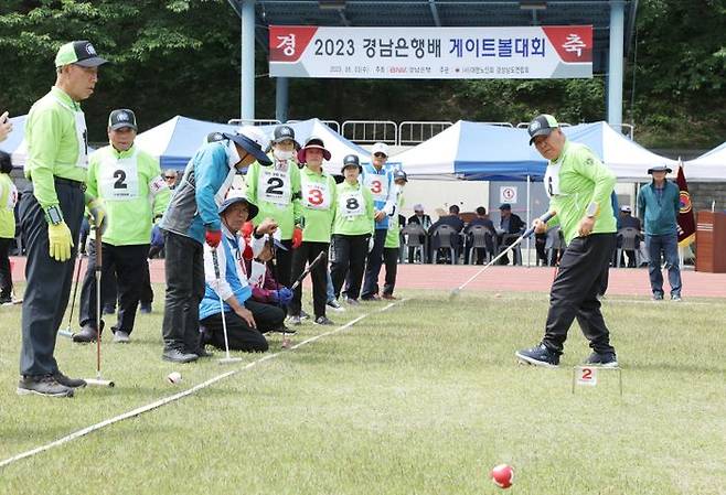 경남은행배 노인게이트볼 대회 참가팀들이 예선 링크전을 치르고 있다.ⓒBNK경남은행