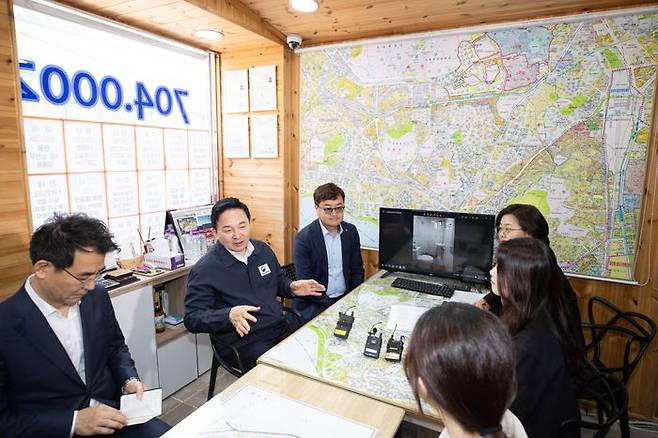 원희룡 국토교통부 장관은 3일 신촌 대학가 인근의 중개사무소를 방문하고 청년과의 간담회를 개최했다.ⓒ국토부