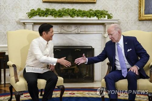 바이든 미국 대통령과 마르코스 필리핀 대통령 [AP 연합뉴스. 재판매 및 DB 금지]