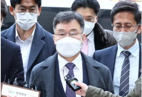 화천대유자산관리 대주주 김만배씨가 지난 2월17일 오전&nbsp;영장실질심사를 받기위해 서울 서초구 서울중앙지방법원으로 출석하고 있다. 연합뉴스