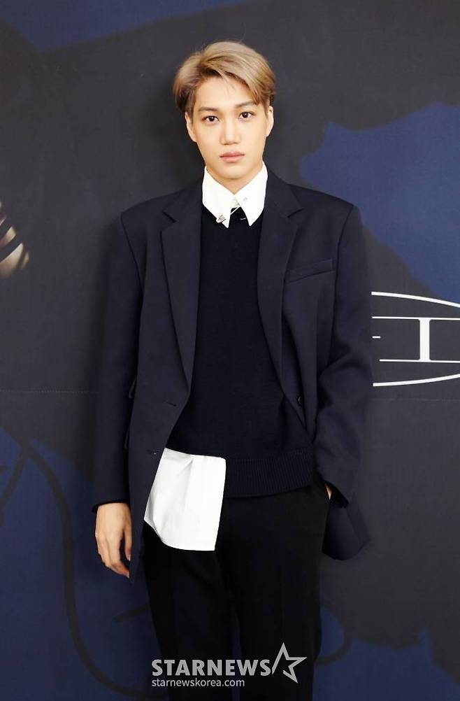 엑소 카이가 30일 오전 온라인 생중계로 진행된 첫 솔로앨범 'KAI' 기자간담회에 앞서 포즈를 취하고 있다. /사진제공=SM엔터테인먼트 /사진=이동훈 기자 photoguy@