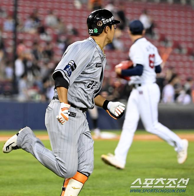 잠실 첫 등판에 나선 두산 김유성에 뽑아낸 113.5m 짜리 만루포