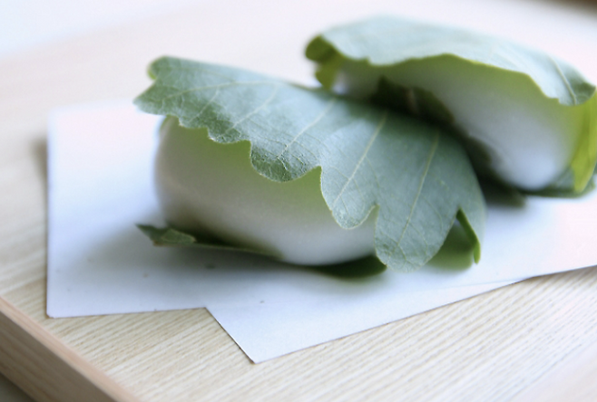 5월 5일에 일본에서 먹는 카시와모찌.(사진출처=자란넷)