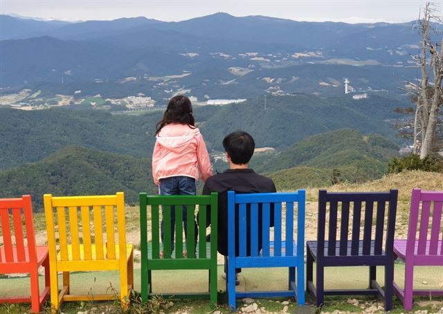 김지환 '아빠의 품' 대표와 딸 사랑이의 뒷모습 (김지환 대표 제공)