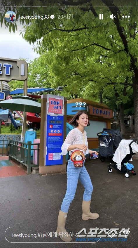 Childrens Day, ride more than ten rides! It is a great success of a great operation.Actor Lee Si-young wrote on his channel on Thursday, Childrens Day. Honey Everland. I went there when I heard that I would go even if there was a typhoon. Wow. It rained a little like a baby drizzle, and there were no people and more than 10 balloons.It was a perfect Everland Childrens Day from morning to evening! I think I lost 2 kilos, he added.It was Everland that would have been caused by phosphorus if it was another childrens day due to the weather forecast that predicted strong winds and heavy rains. When Lee Si-young found it, it seemed to be perfect for playing with little rain.In the public photos, Lee Si-young showed pleasure in having a good time in his son and Everland.Meanwhile, Lee Si-young has joined Netflix entertainment show Zombie 2: The Dead Are Among Us (Zombieverse).Zombie 2: The Dead are Among Us Bus is Zombie 2: The Dead are Among Us Universe entertainment that must survive a quest in Seoul, which has suddenly turned into Zombie 2: The Dead are Among Us.