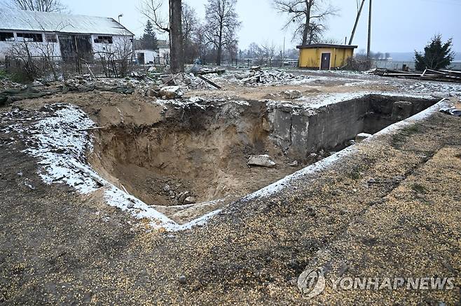 작년 11월 15일 폴란드 프셰보두프 마을의 미사일 낙탄 현장 [EPA 연합뉴스 자료사진. 재판매 및 DB 금지]