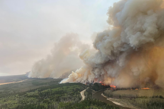 캐나다 서부 앨버타주 산불 현장. 〈사진=로이터 연합뉴스〉