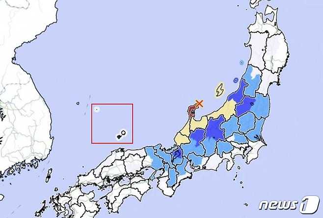 일본 혼슈 이시카와현 노토반도에서 강도 6.5의 지진이 일어났음을 알린 일본 기상청 홈페이지 지진 현황표. 일본 기상청은 독도(붉은 선 왼쪽 위 하얀 점)를 자국의 영토로 표시(울릉도 오른쪽으로 영토임을 알리는 점선)했다. (일본 기상청 홈페이지 갈무리) ⓒ 뉴스1