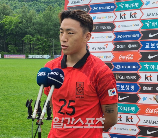 U-20 대표팀 공격수 이지한이 7일 파주 NFC에서 진행된 U-20 월드컵 출국 미디어데이에서 취재진의 질의에 답하고 있다. 파주=김우중 기자