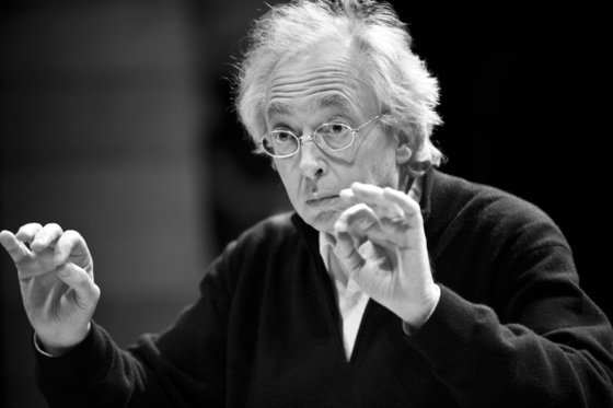 원전연주의 거장 필리프 헤레베허. 1991년 창단한 샹젤리제 오케스트라를 이끌고 네 번째 내한공연을 6년 만에 선보인다. 사진 크레디아