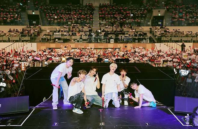 K-pop band iKon holds its world tour "Take Off" at Jangchung Arena in Seoul on Friday and Saturday. (143 Entertainment)