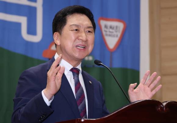 축사하는 김기현 대표 - 국민의힘 김기현 대표가 4일 국회에서 열린 어린이 안전 헌장 선포식에서 축사를 하고 있다. 연합뉴스