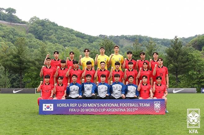 ▲ 7일 U-20 월드컵을 위한 출국을 앞두고 포토데이에 임한 김은중호 ⓒ 대한축구협회