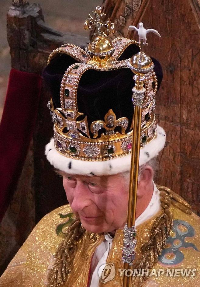 왕관의 무게는..찰스 3세 앞 과제 산적 [AFP=연합뉴스. 재판매 및 DB 금지]