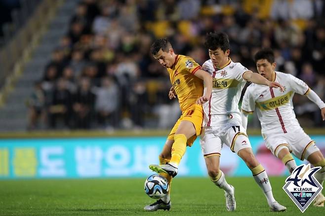 올해 K리그1에 승격해 돌풍을 일으키고 있는 광주FC와 대전하나시티즌.(한국프로축구연맹 제공)