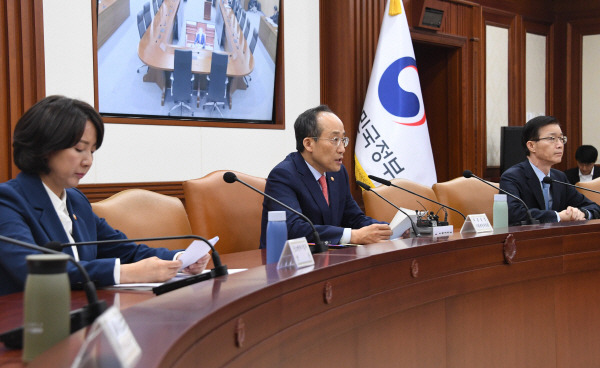 8일 정부서울청사에서 추경호 부총리 겸 기획재정부 장관 주재로 제233차 대외경제장관회의가 진행되고 있다. 기재부 제공