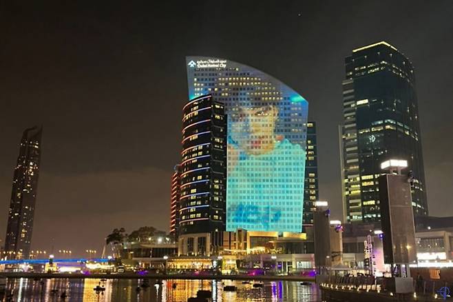 K-pop band MCND's "#Mood" music video plays on the wall of InterContinental Hotel in Dubai Festival City, UAE, on Friday-Saturday. (TOP Media)