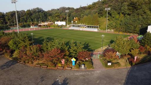 부천종합운동장 보조구장(천연잔디) 전경. 김종구기자