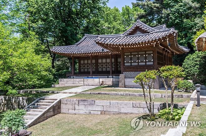 청와대 경내 문화유산 침류각 (서울=연합뉴스) 10일 오후 시민들에게 공개된 서울 종로구 청와대 경내 문화유산 침류각의 모습. 2022.5.10 [인수위사진기자단] photo@yna.co.kr