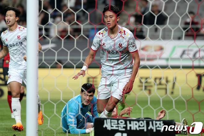 9일 서울 마포구 서울월드컵경기장에서 열린 프로축구 '2023 K리그1' FC서울과 광주FC의 경기에서 광주 허율이 동점골을 성공 시키고 기뻐하고 있다. 2023.5.9/뉴스1 ⓒ News1 이승배 기자