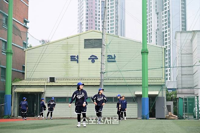 여자야구 대표팀이 덕수고등학교에서 훈련하고 있다. 황혜정기자. et16@sportsseoul.com