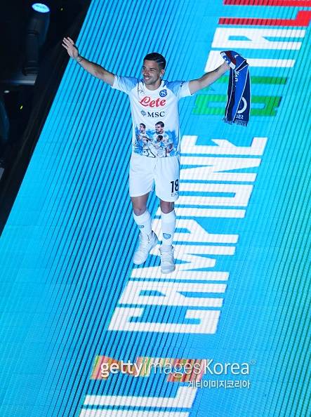 지오반니 시메오네도 같은 유니폼을 착용했다. 정식 경기에서는 모든 선수가 같은 유니폼을 입어야 한다는 규칙 때문에 이번 행사가 마지막 착용이 될 가능성이 크다.(사진=게티이미지)